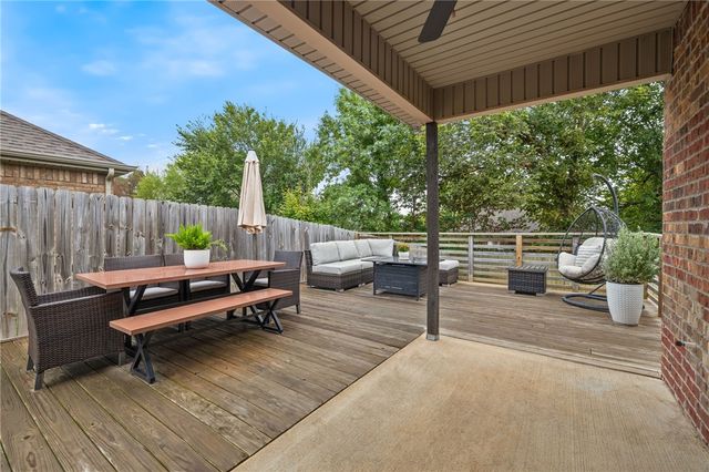 3551 Country Meadows Street, Fayetteville, AR 72704