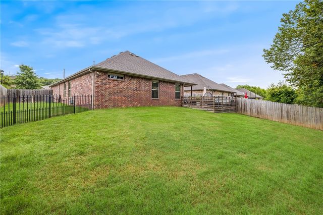 3551 Country Meadows Street, Fayetteville, AR 72704