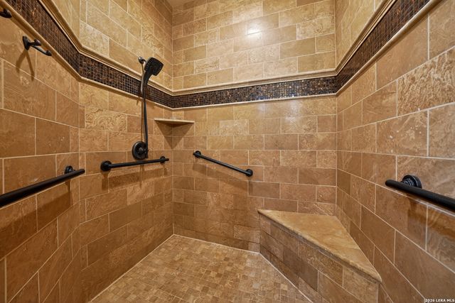 204 RED OAK LN, Ingram, TX 78025