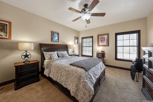 204 RED OAK LN, Ingram, TX 78025