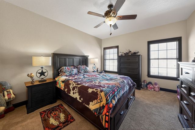 204 RED OAK LN, Ingram, TX 78025