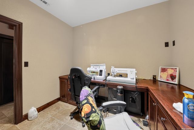 204 RED OAK LN, Ingram, TX 78025
