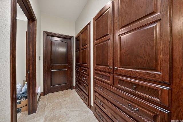 204 RED OAK LN, Ingram, TX 78025