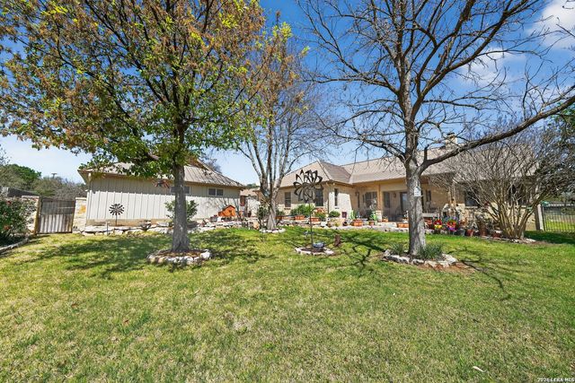 204 RED OAK LN, Ingram, TX 78025