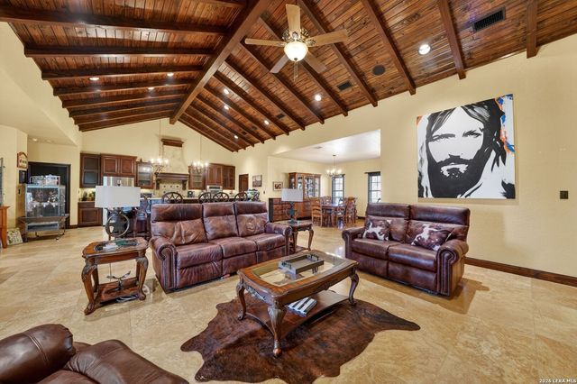 204 RED OAK LN, Ingram, TX 78025