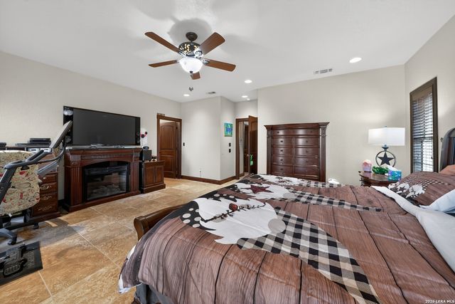 204 RED OAK LN, Ingram, TX 78025
