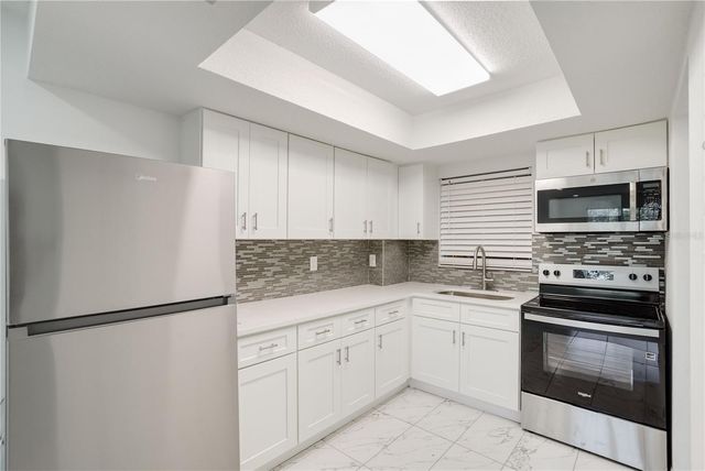 4013 LAKE BAYSHORE DR 107, Bradenton, FL 34205