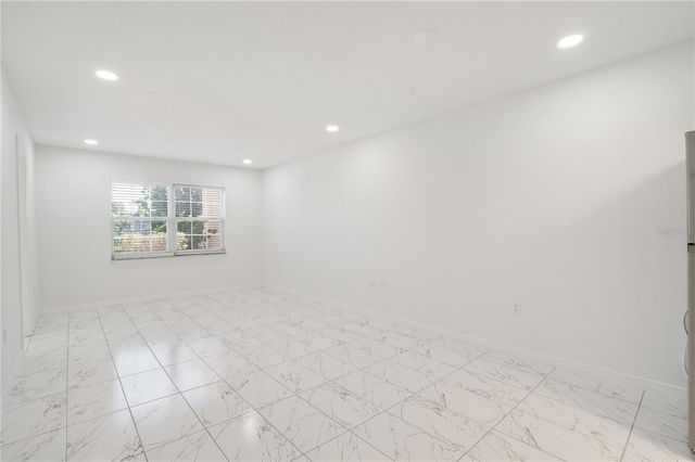 4013 LAKE BAYSHORE DR 107, Bradenton, FL 34205