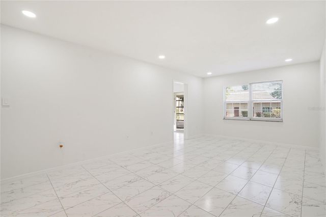 4013 LAKE BAYSHORE DR 107, Bradenton, FL 34205