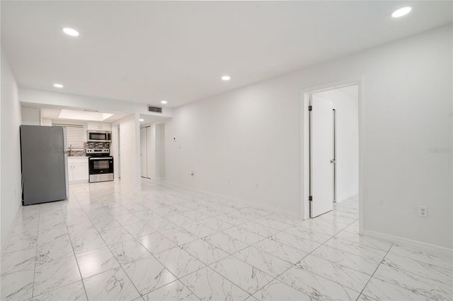 4013 LAKE BAYSHORE DR 107, Bradenton, FL 34205