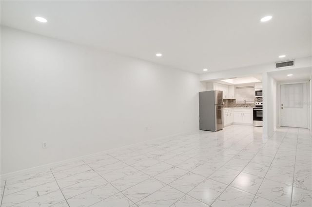 4013 LAKE BAYSHORE DR 107, Bradenton, FL 34205