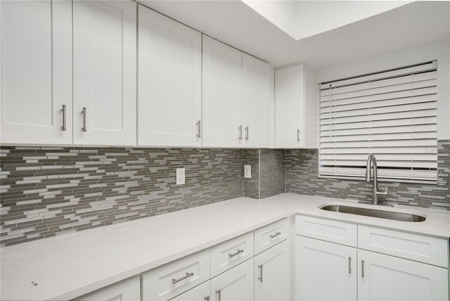 4013 LAKE BAYSHORE DR 107, Bradenton, FL 34205