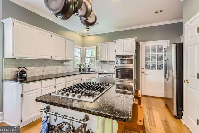 1872 Lake Lucerne Drive SW, Lilburn, GA 30047