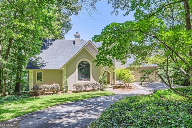 1872 Lake Lucerne Drive SW, Lilburn, GA 30047