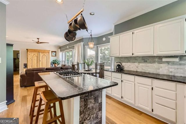 1872 Lake Lucerne Drive SW, Lilburn, GA 30047