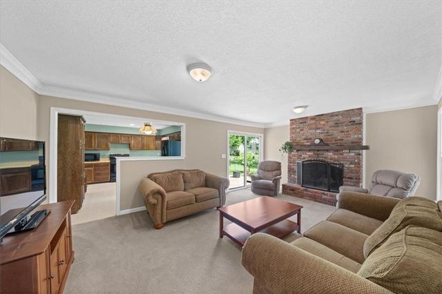 8203 Hauser Street, Lenexa, KS 66215