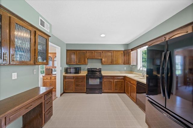 8203 Hauser Street, Lenexa, KS 66215