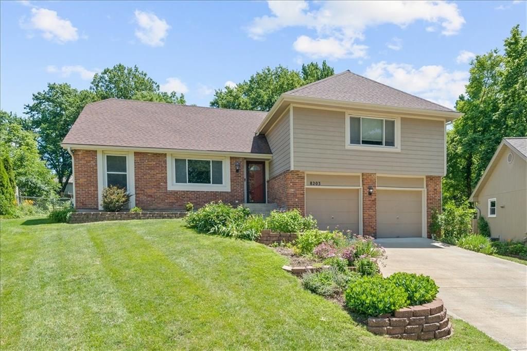 8203 Hauser Street, Lenexa, KS 66215