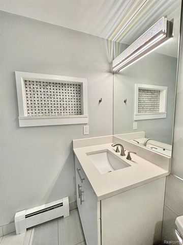 803 Plate Street 201, Rochester, MI 48307