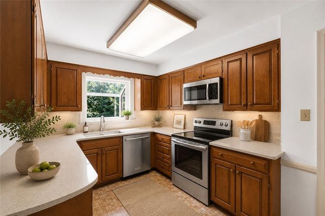 3325 Green Meadow Drive, Bethlehem City, PA 18017