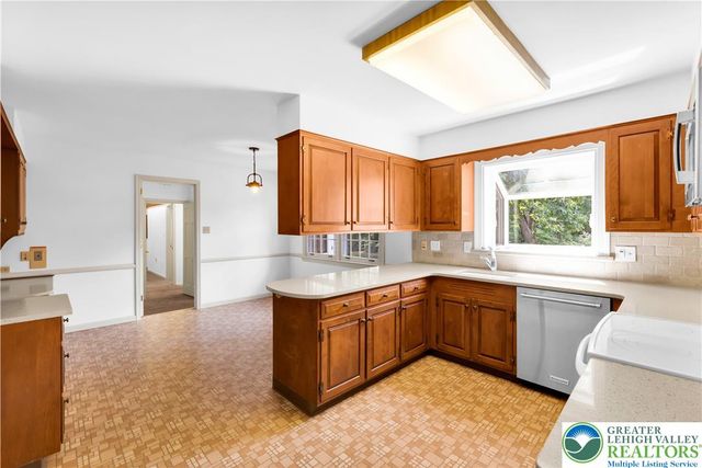 3325 Green Meadow Drive, Bethlehem City, PA 18017