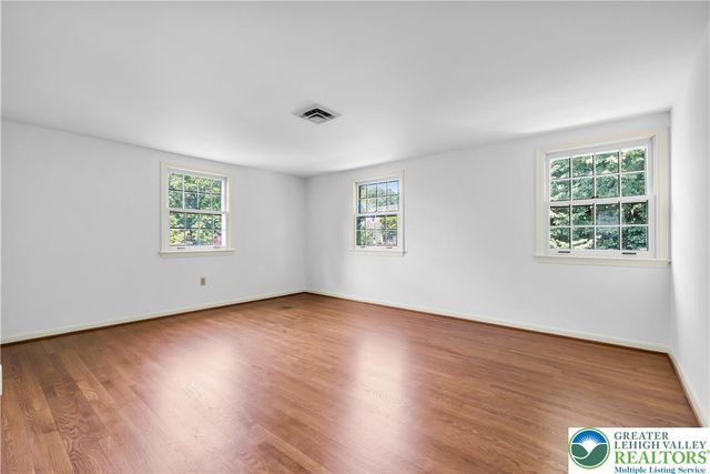 3325 Green Meadow Drive, Bethlehem City, PA 18017