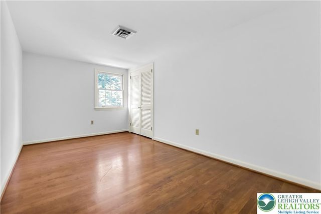 3325 Green Meadow Drive, Bethlehem City, PA 18017