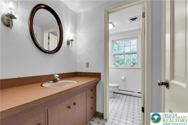 3325 Green Meadow Drive, Bethlehem City, PA 18017
