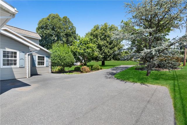 3325 Green Meadow Drive, Bethlehem City, PA 18017