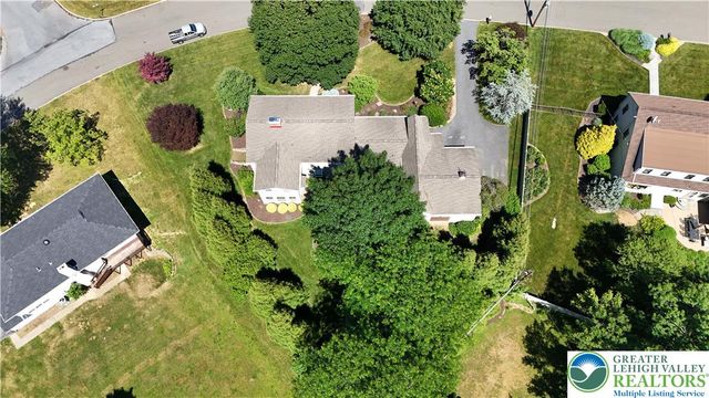 3325 Green Meadow Drive, Bethlehem City, PA 18017