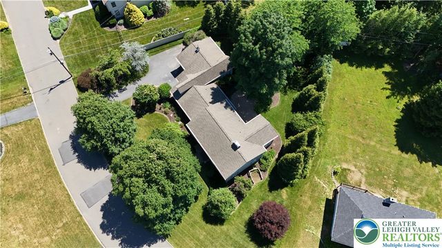 3325 Green Meadow Drive, Bethlehem City, PA 18017