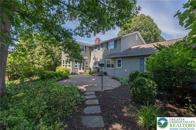 3325 Green Meadow Drive, Bethlehem City, PA 18017