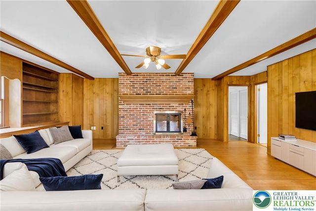 3325 Green Meadow Drive, Bethlehem City, PA 18017