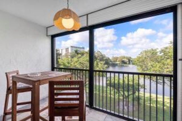 2236 N Cypress Bend Drive Drive 311, Pompano Beach, FL 33069