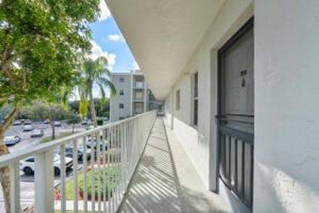 2236 N Cypress Bend Drive Drive 311, Pompano Beach, FL 33069