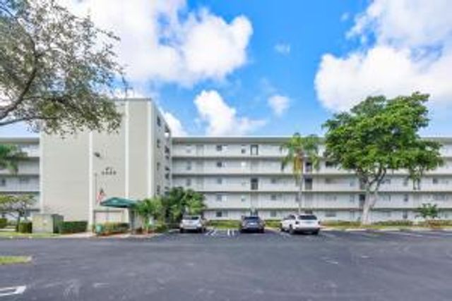 2236 N Cypress Bend Drive Drive 311, Pompano Beach, FL 33069