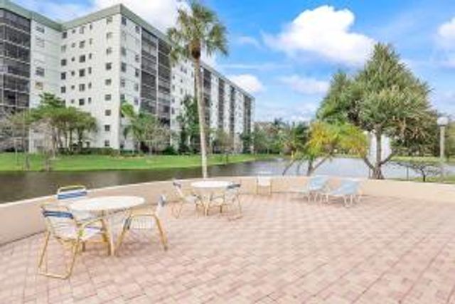 2236 N Cypress Bend Drive Drive 311, Pompano Beach, FL 33069