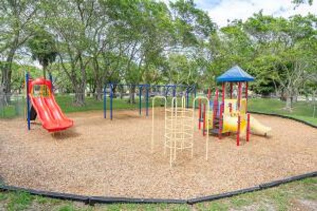 2236 N Cypress Bend Drive Drive 311, Pompano Beach, FL 33069