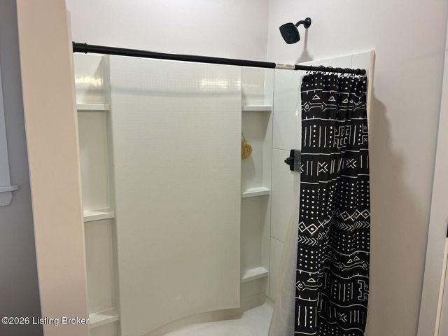 268 Fernwood Dr, Mt Washington, KY 40047