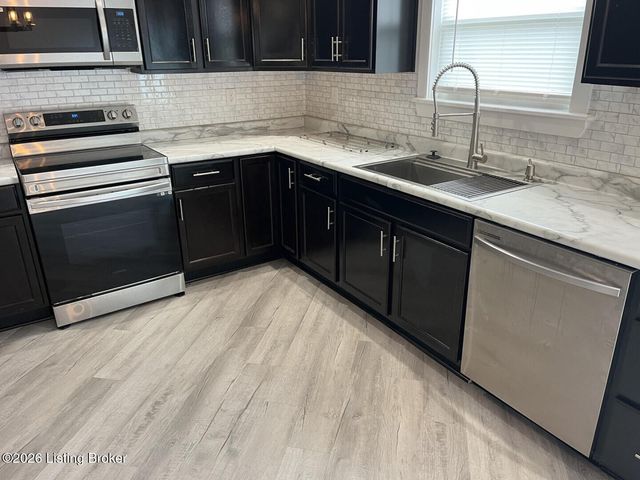 268 Fernwood Dr, Mt Washington, KY 40047