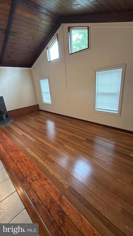 12807 COLBY DR, Woodbridge, VA 22192