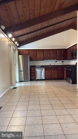 12807 COLBY DR, Woodbridge, VA 22192
