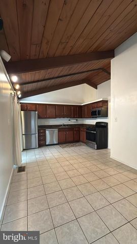 12807 COLBY DR, Woodbridge, VA 22192