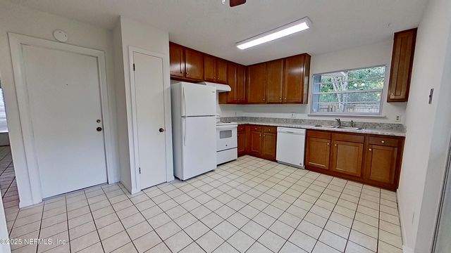 1615 SEMINOLE Road, Atlantic Beach, FL 32233