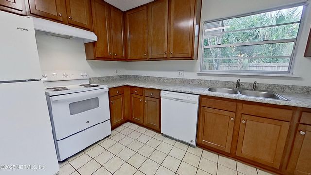 1615 SEMINOLE Road, Atlantic Beach, FL 32233