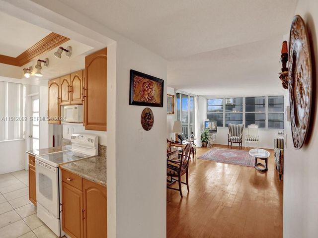 18051 Biscayne Boulevard 304, Aventura, FL 33160