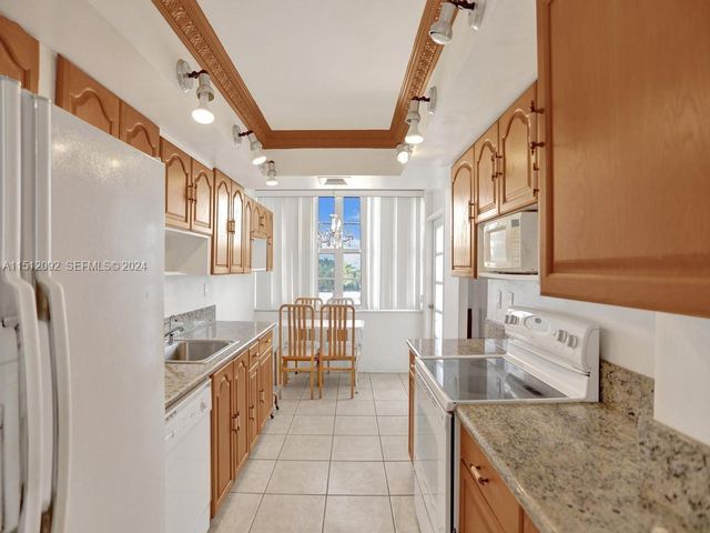18051 Biscayne Boulevard 304, Aventura, FL 33160