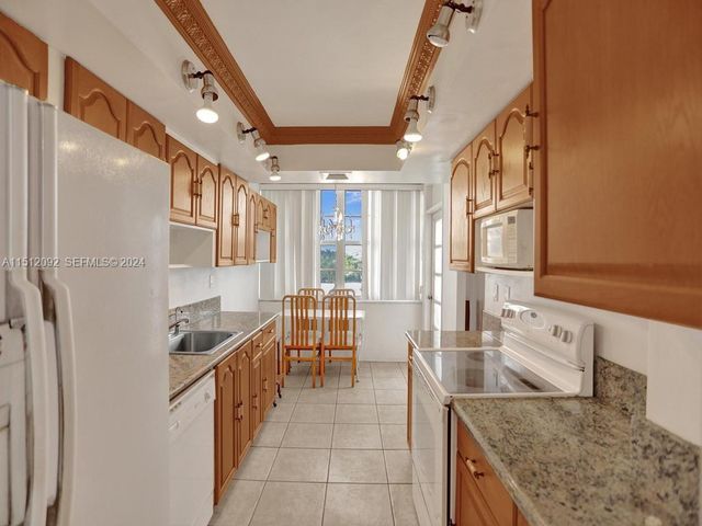 18051 Biscayne Boulevard 304, Aventura, FL 33160