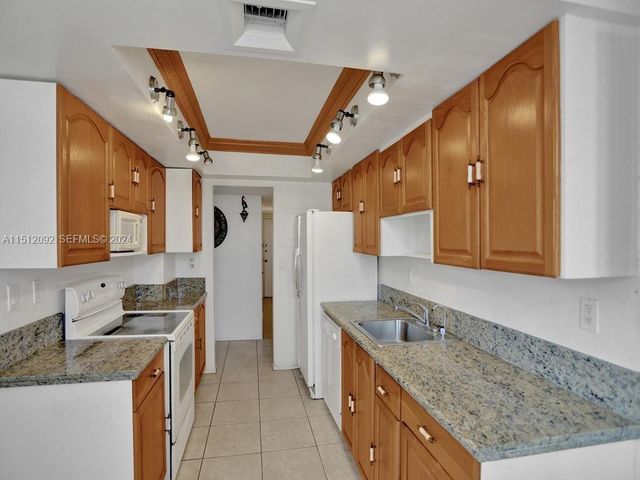 18051 Biscayne Boulevard 304, Aventura, FL 33160