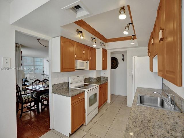 18051 Biscayne Boulevard 304, Aventura, FL 33160